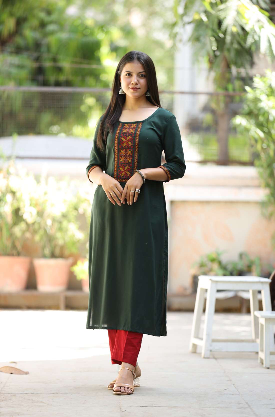 Soft and Breathable Bottle Green Rayon – Fabric Texture