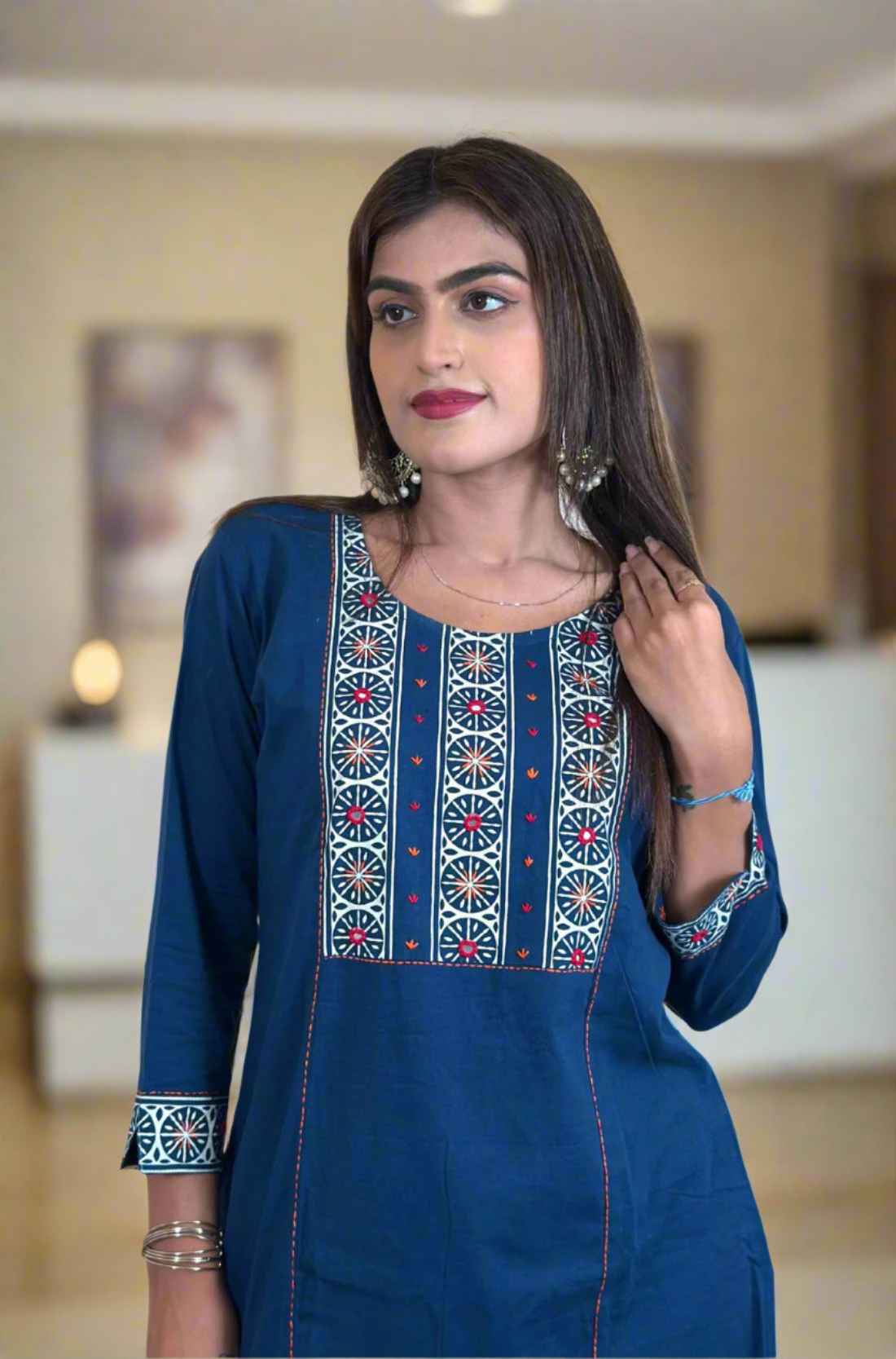 Close-up view – Pure cotton Indigo hand block print mirror work straight kurta