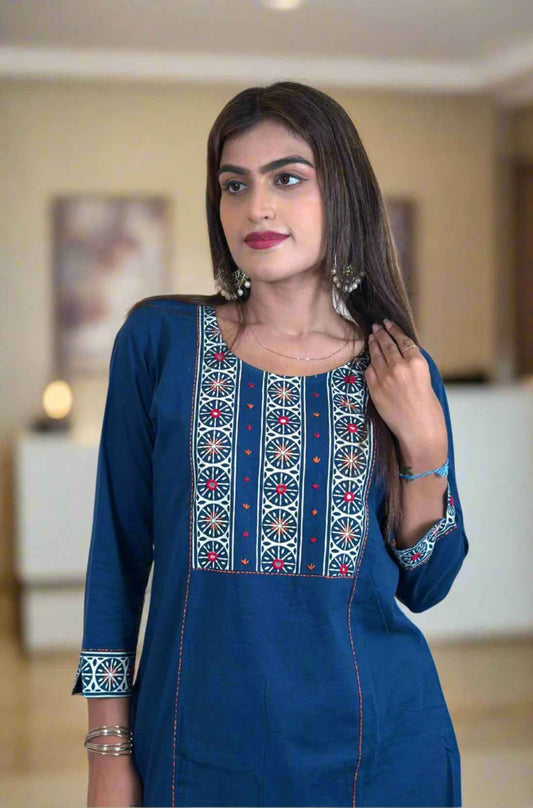 Close-up view – Pure cotton Indigo hand block print mirror work straight kurta