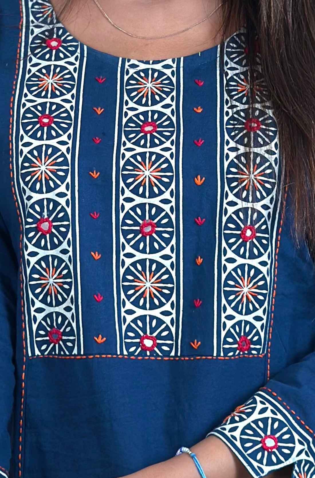 Close-up – Pure cotton Indigo hand block print mirror work