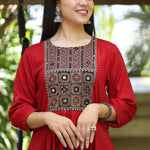 Close-up_pose_in_maroon_embroidered_A-line_kurta