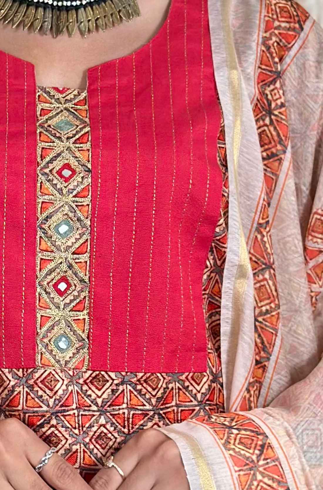 Close-up – Pashmina Silk Kurta Set with Aari Embroidery