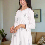 Women wearing white cotton kurta showing the side of the kurta

