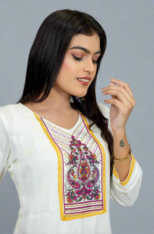 Embroidered Neck Detailing on Off White Kurta – Close-Up