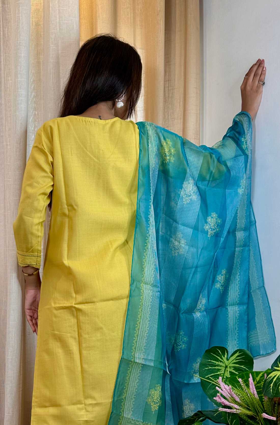 Back view – of kurta and blue printed dupatta