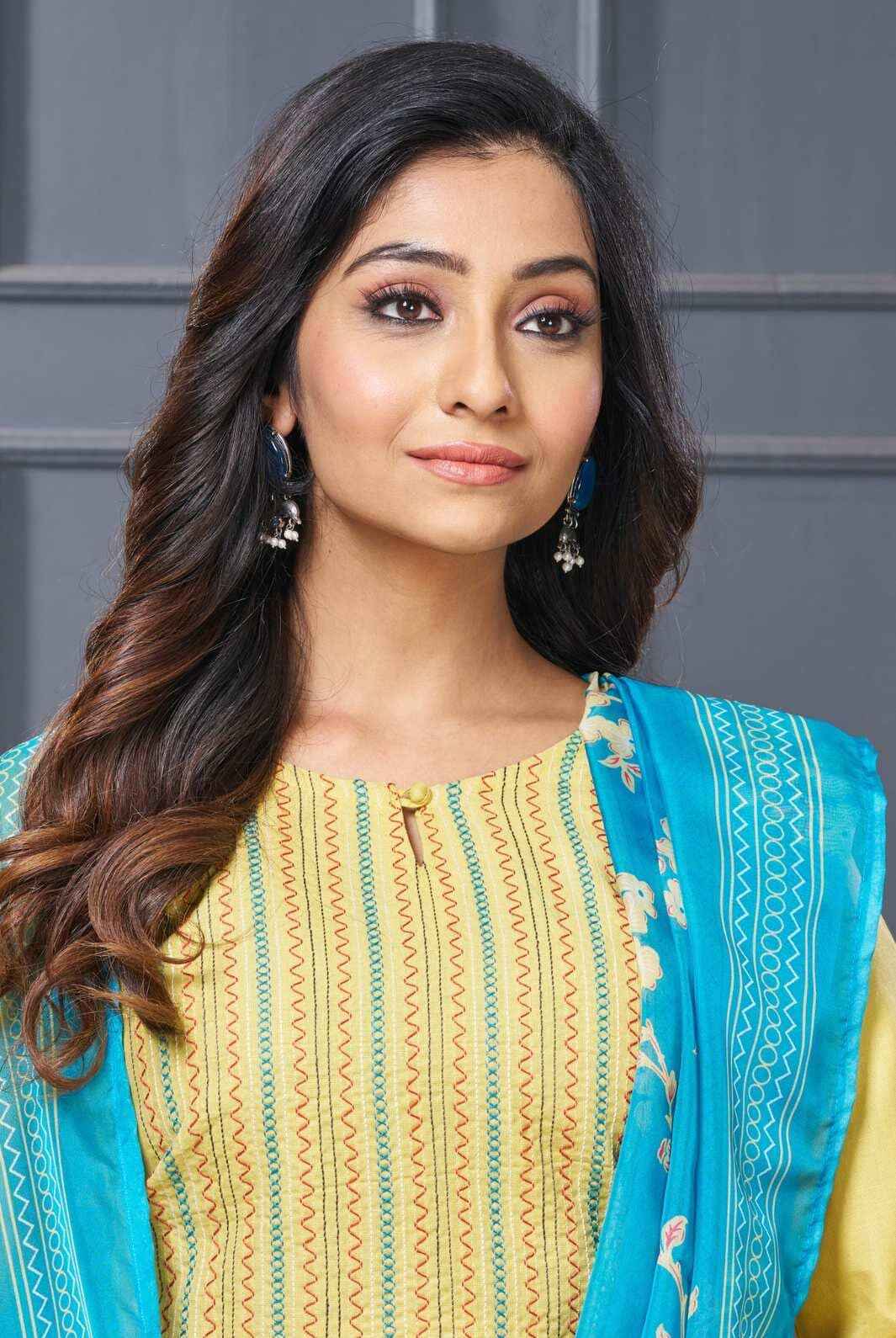 Full length view of pink cotton kurta set with blue dupatta
